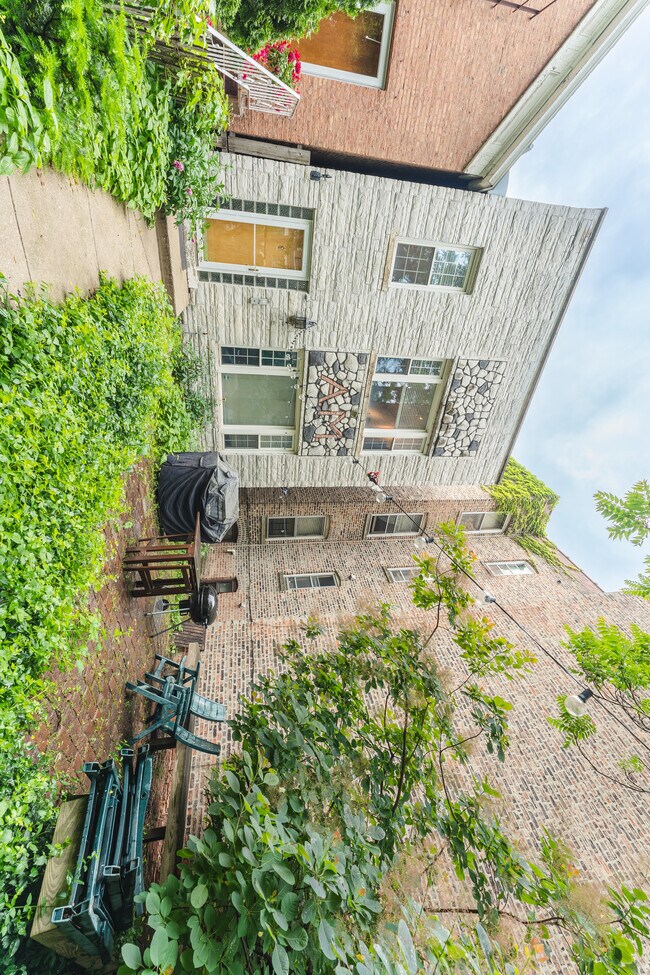 Building Photo - 1407 N Wicker Park Ave