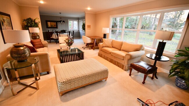 Building Photo - 5755 Doncaster Dr