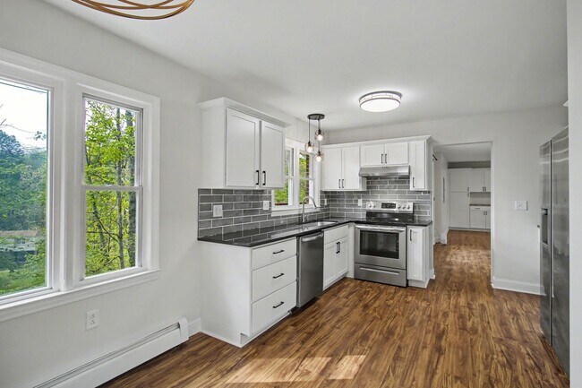 Building Photo - 415 Mountain View Rd