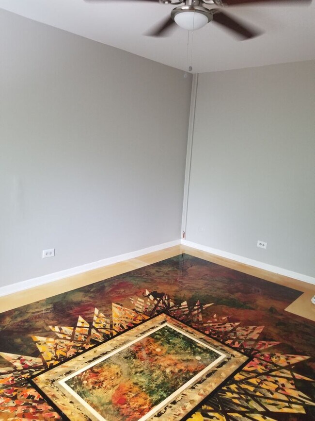 Building Photo - 2 Bedroom 1 Bath Condo in Des Plaines!