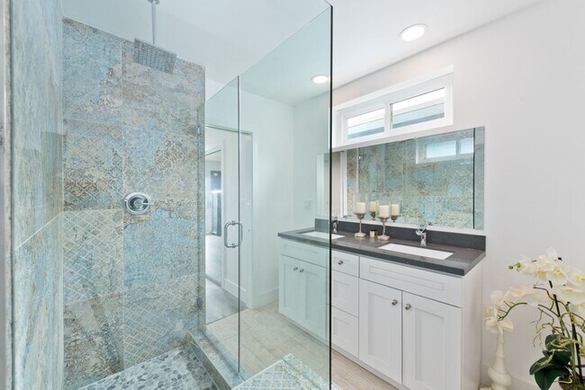 Building Photo - Fully Furnished, Oceanfront Boardwalk in Newport Beach