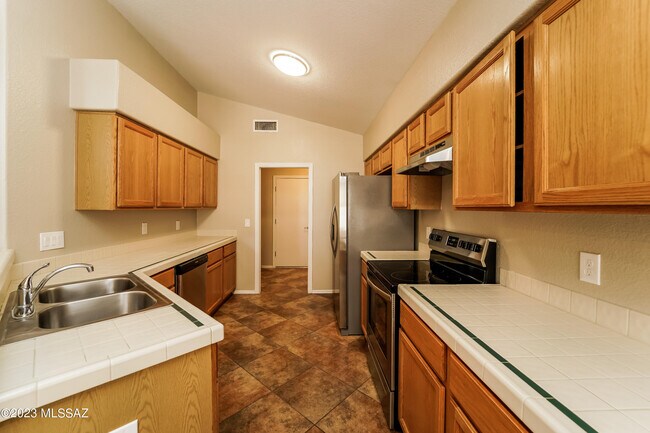 Building Photo - 1486 W Sand Pebble Dr