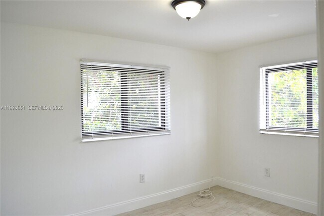 Building Photo - 1037 SW 4th St