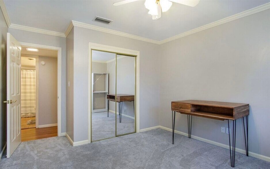 Building Photo - 2058 Montreat Cir