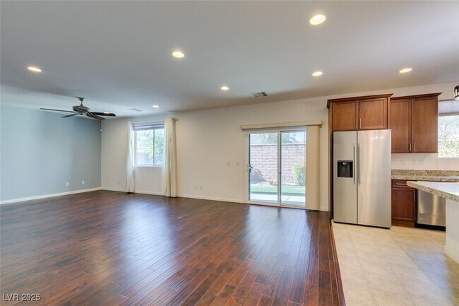 Building Photo - 10465 Saddle Mountain St