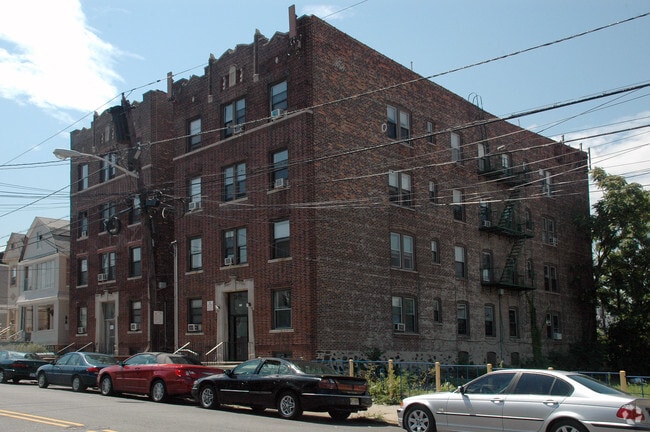 Building Photo - 239 Danforth Ave