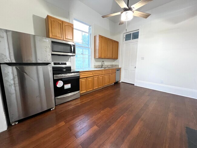 Building Photo - 3430 Dryades St