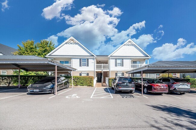 Building Photo - Tastefully updated 2-bedroom, 2-bath condo