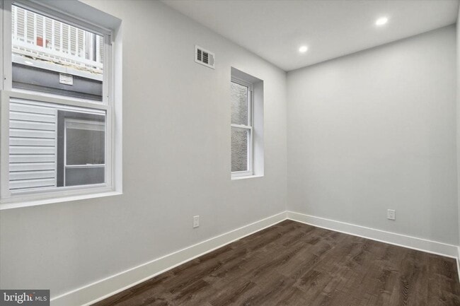 Building Photo - 2358 E York St