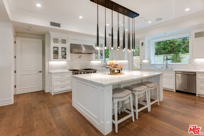 Building Photo - 363 S Saltair Ave