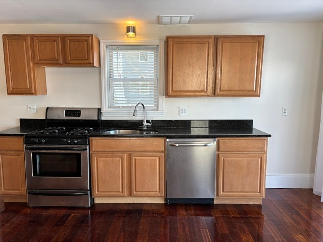 Unit 1 - kitchen - 381 Broadway