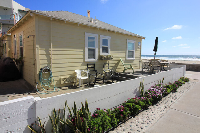 Building Photo - 3829 Ocean Front Walk