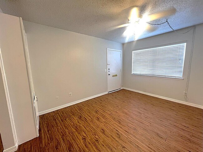 Building Photo - 2602 Penny Ln