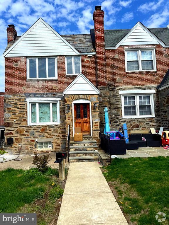 Building Photo - 829 Eaton Rd