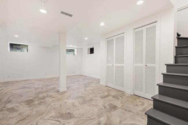 Building Photo - Updated 4 Bedroom North Capitol Hill Craftsman