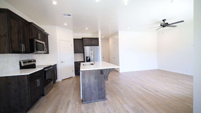 Building Photo - Beautiful 4-Bed, 2.5-Bath Home in Scenic Washington, UT Near Sand Hollow