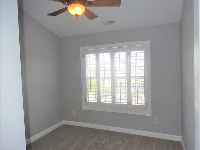 Building Photo - 2927 Imperial Oaks Dr