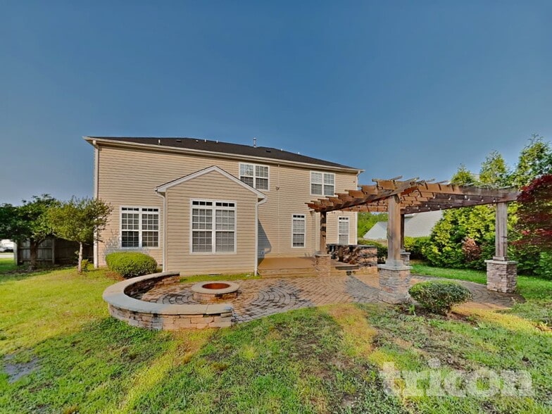 Building Photo - 108 N Honey Locust Dr