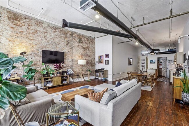 Building Photo - 215 Mitchell St SW