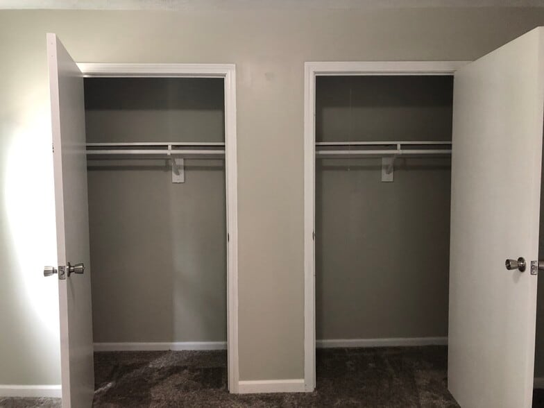 Large closets - 396 Autumnwood Dr