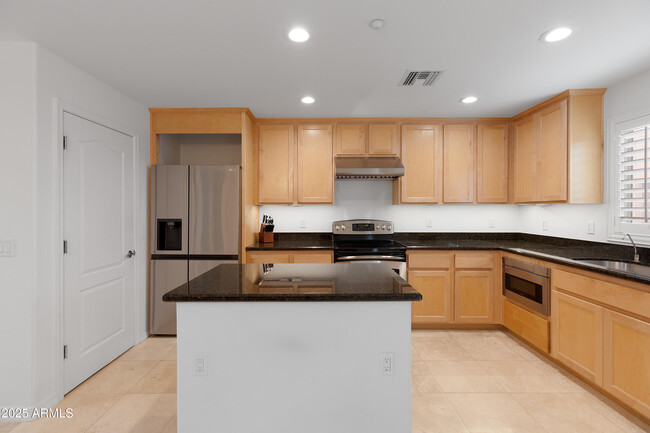 Building Photo - 6940 E Cochise Rd