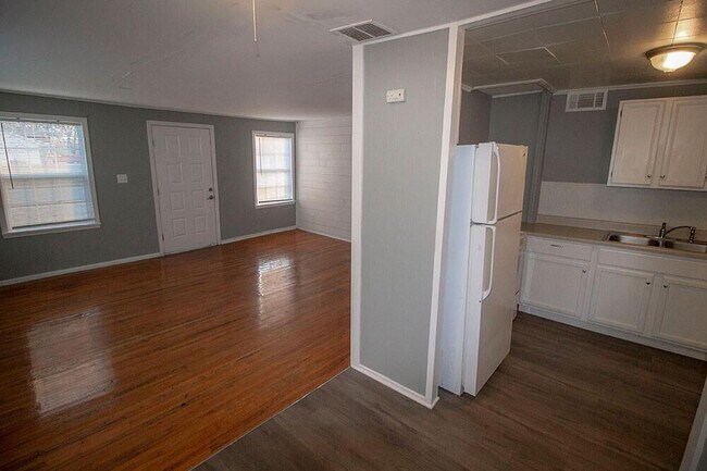 Building Photo - 1507 W Worley St
