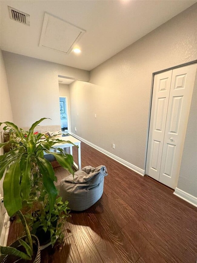 Building Photo - 1006 SW 147th Ave