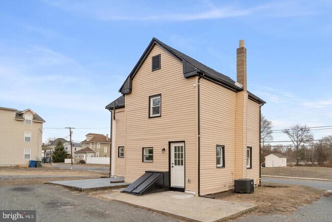 Building Photo - 47 S Academy St