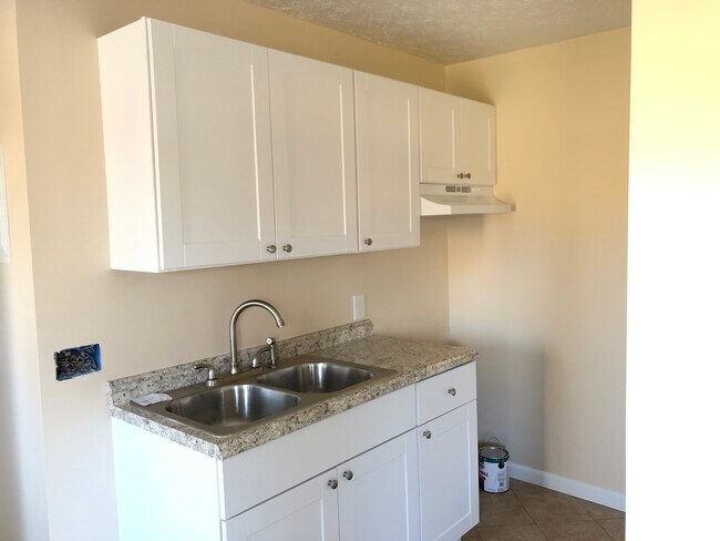 Building Photo - 343 Hampshire Dr