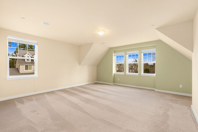 Building Photo - Redmond Grass Lawn Park 4 Bedroom 2.5 Bath...