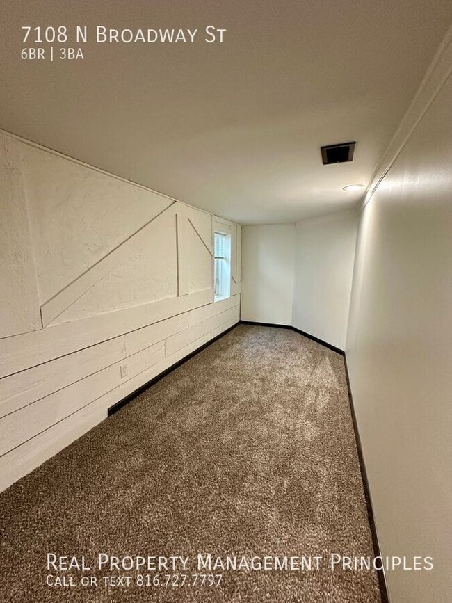 Building Photo - 7108 N Broadway