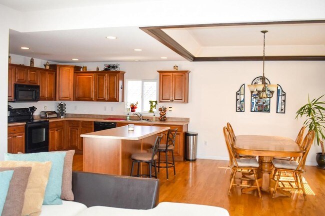 Building Photo - 14 Pierce St.