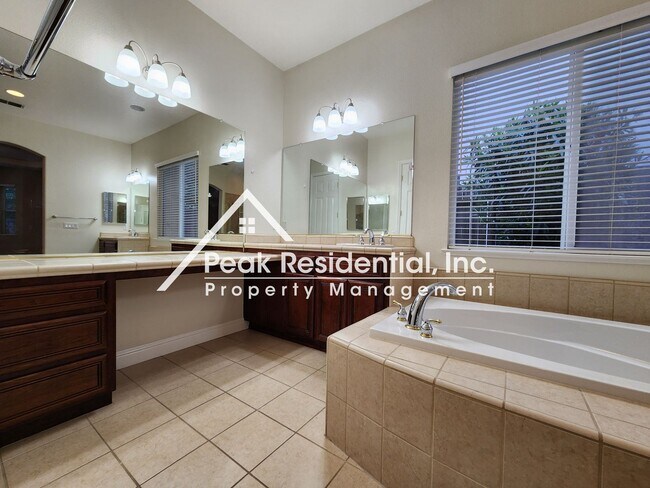 Building Photo - Spacious Folsom 4bd/3ba Home With 3 Car Garage!