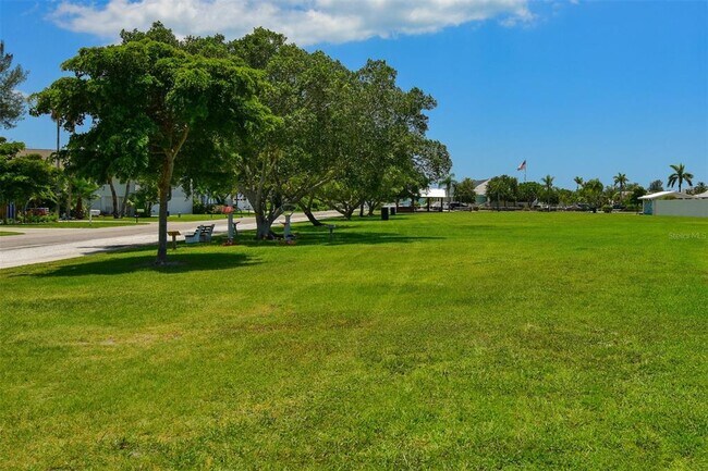 Building Photo - 614 Gladstone Ln