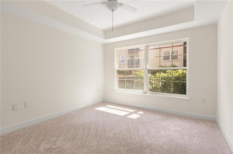 Building Photo - 230 E Ponce de Leon Ave