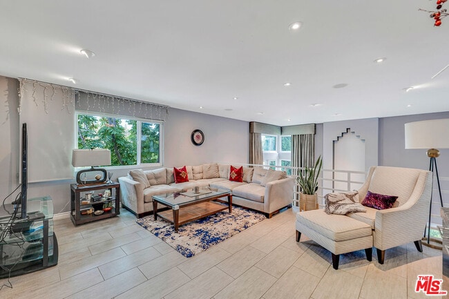 Building Photo - 13563 Contour Dr