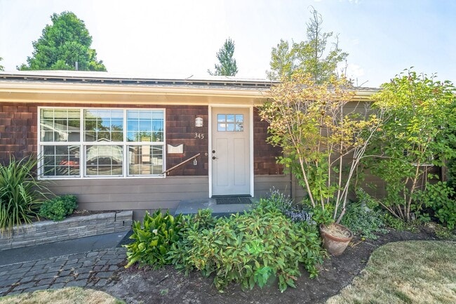 Primary Photo - 345 NE 9th Pl