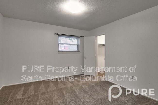 Building Photo - 601 Riverhill Cir