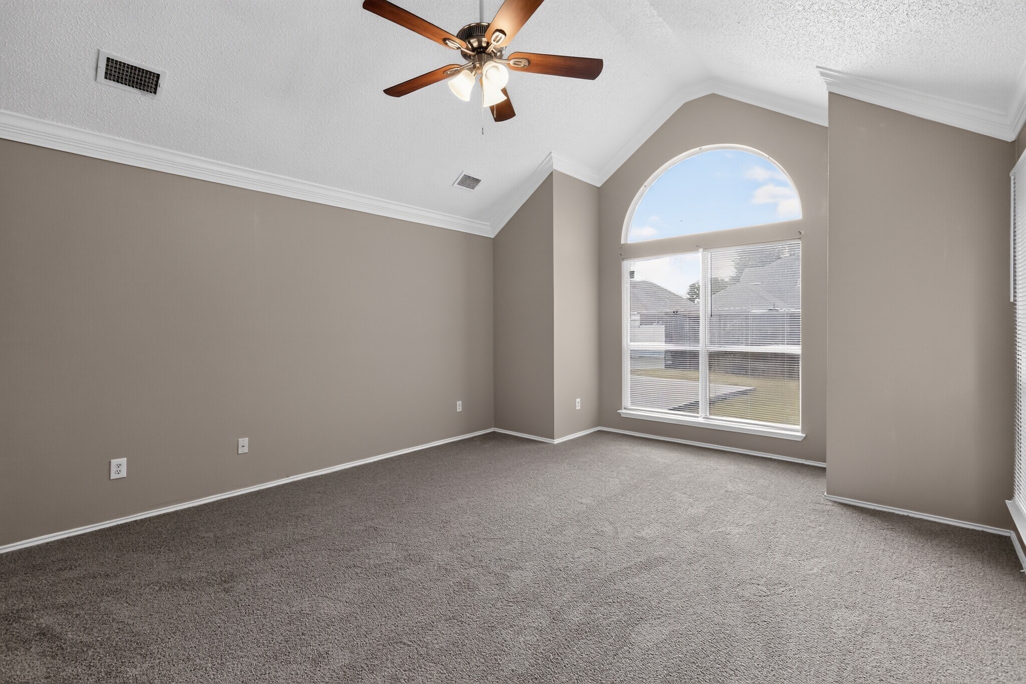 Building Photo - 1624 Ariel Dr
