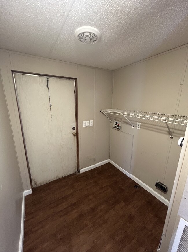 Building Photo - 313 Belew St