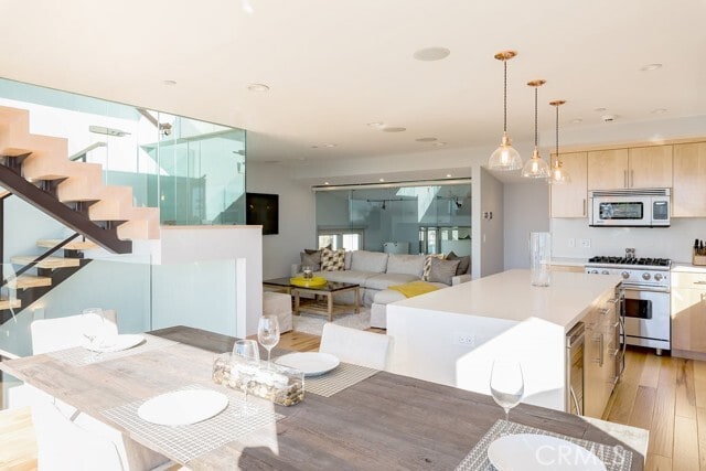 Building Photo - 814 Monterey Blvd