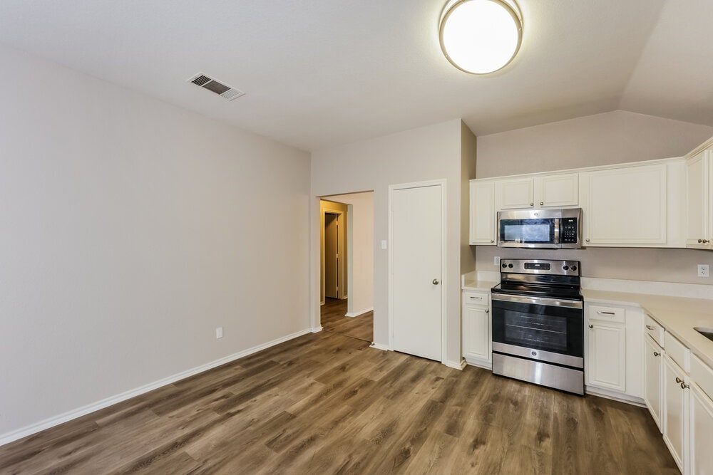 Building Photo - 3037 San Martin Dr