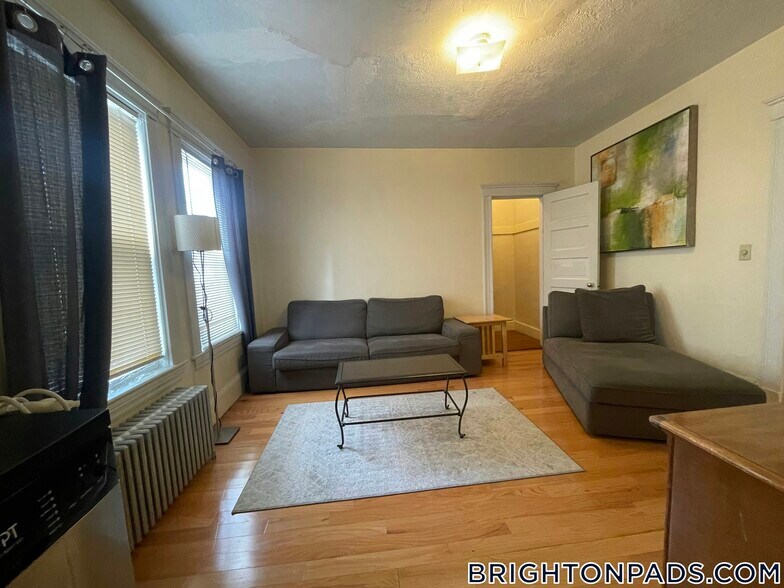 Building Photo - 62 Union St