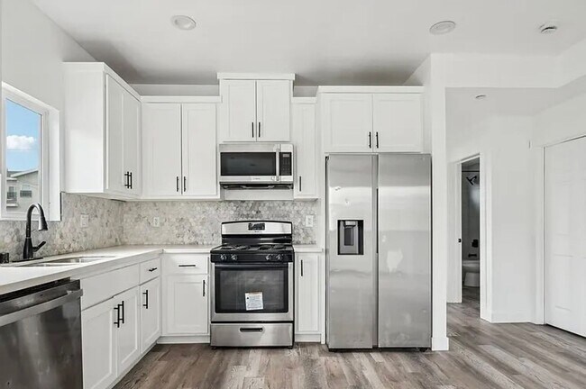 Building Photo - 2516 Malabar St