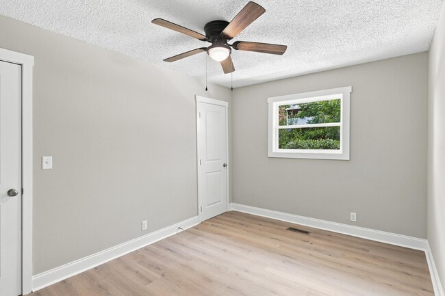 Building Photo - 114 Alpine Dr