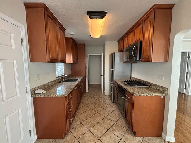 Building Photo - Park 311-319