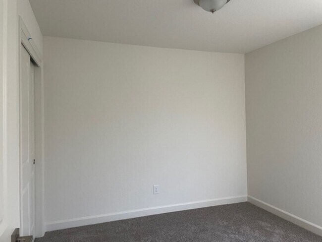 Building Photo - 2056 N Walling Ln