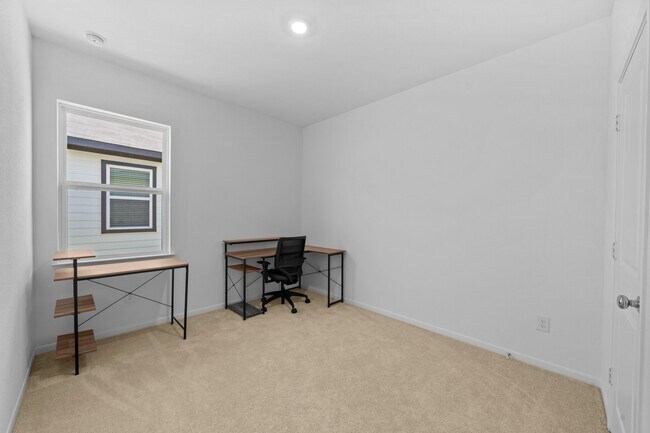 Building Photo - 18006 Lasso Mls Dr