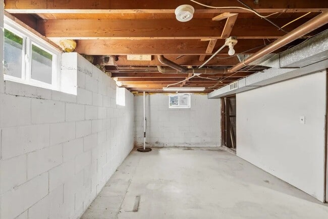 Building Photo - 928 8th Ave S