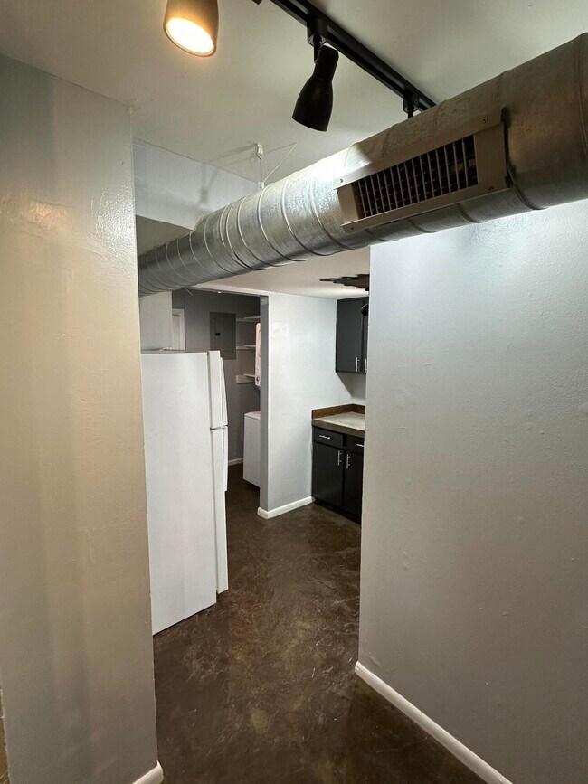 Building Photo - 705 Wilkinson Blvd